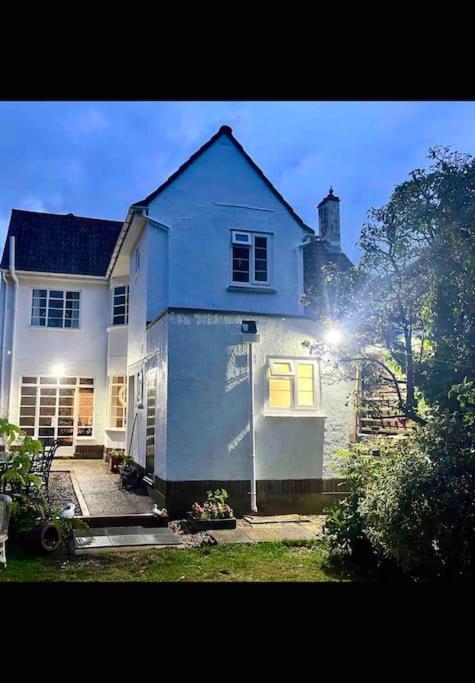 Spacious Semi-Detached Southsea House, Free Parking On Drive Portsmouth Ngoại thất bức ảnh