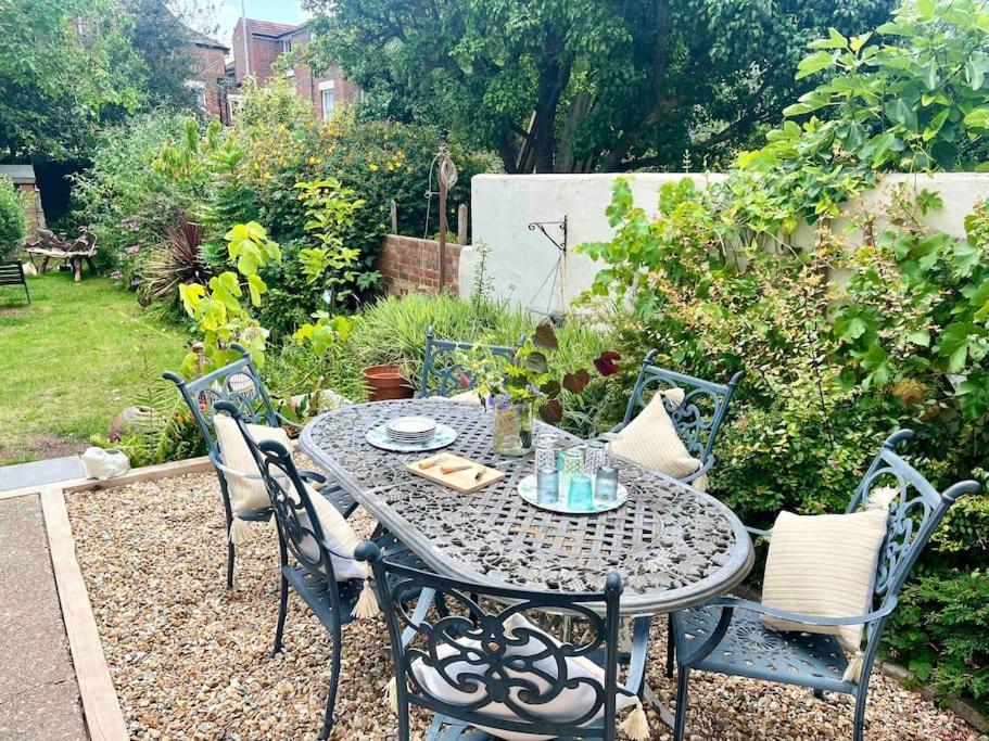 Spacious Semi-Detached Southsea House, Free Parking On Drive Portsmouth Ngoại thất bức ảnh