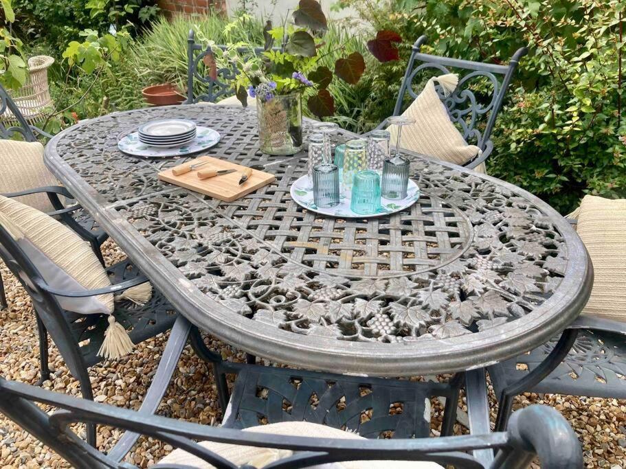 Spacious Semi-Detached Southsea House, Free Parking On Drive Portsmouth Ngoại thất bức ảnh