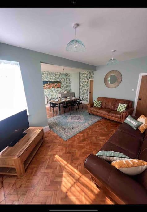 Spacious Semi-Detached Southsea House, Free Parking On Drive Portsmouth Ngoại thất bức ảnh