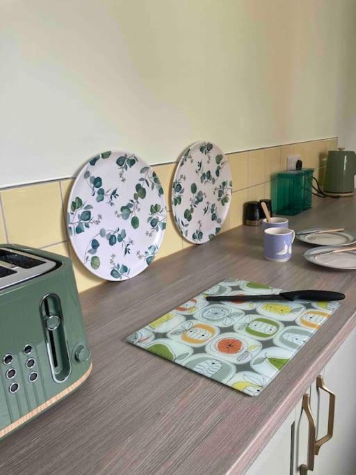 Spacious Semi-Detached Southsea House, Free Parking On Drive Portsmouth Ngoại thất bức ảnh