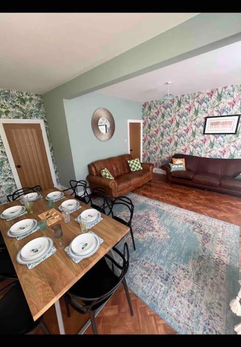Spacious Semi-Detached Southsea House, Free Parking On Drive Portsmouth Ngoại thất bức ảnh