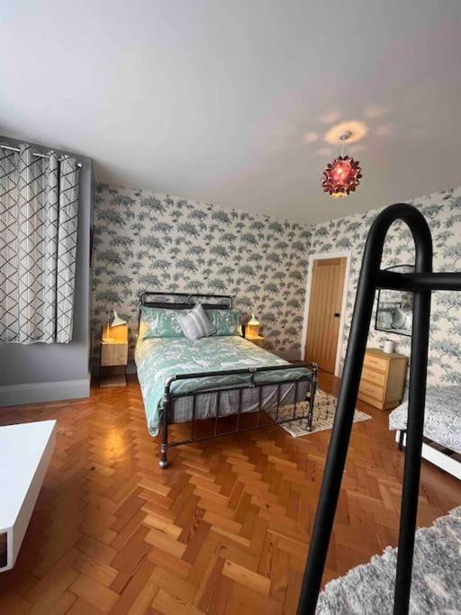 Spacious Semi-Detached Southsea House, Free Parking On Drive Portsmouth Ngoại thất bức ảnh