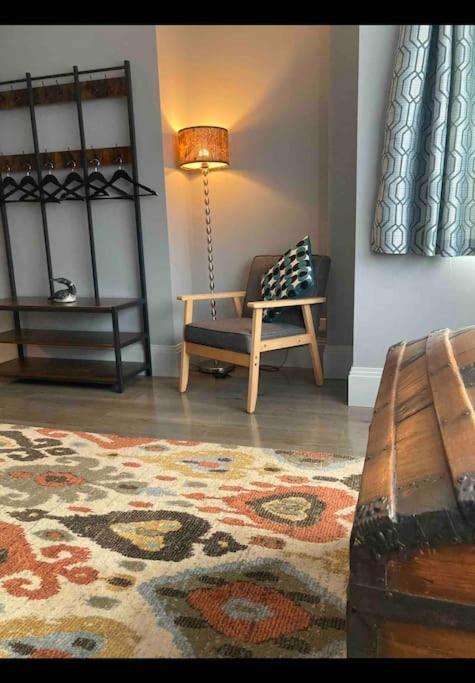 Spacious Semi-Detached Southsea House, Free Parking On Drive Portsmouth Ngoại thất bức ảnh