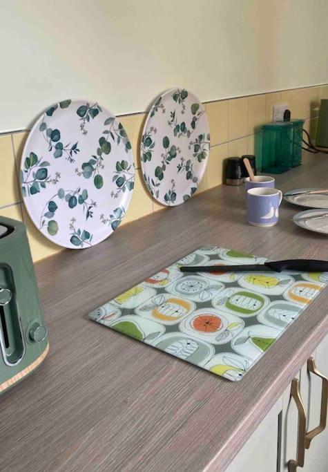 Spacious Semi-Detached Southsea House, Free Parking On Drive Portsmouth Ngoại thất bức ảnh