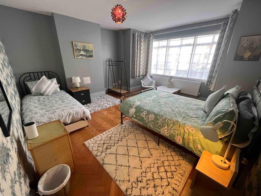 Spacious Semi-Detached Southsea House, Free Parking On Drive Portsmouth Ngoại thất bức ảnh