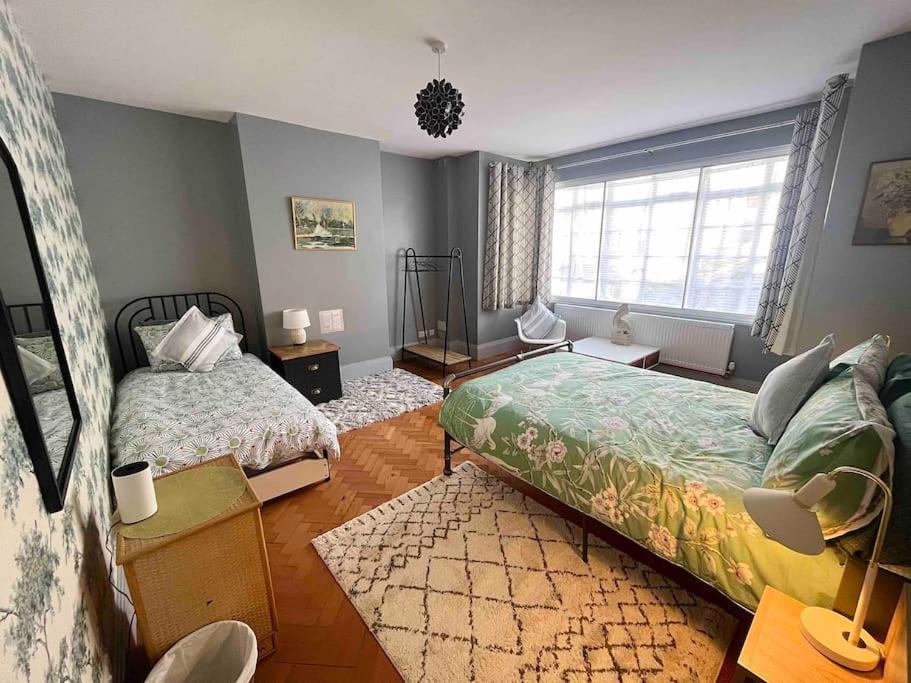 Spacious Semi-Detached Southsea House, Free Parking On Drive Portsmouth Ngoại thất bức ảnh